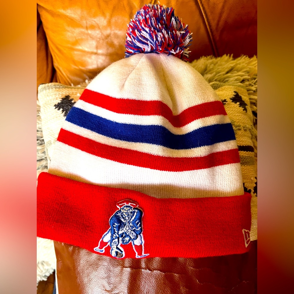 New England Patriots beAnie with Pom